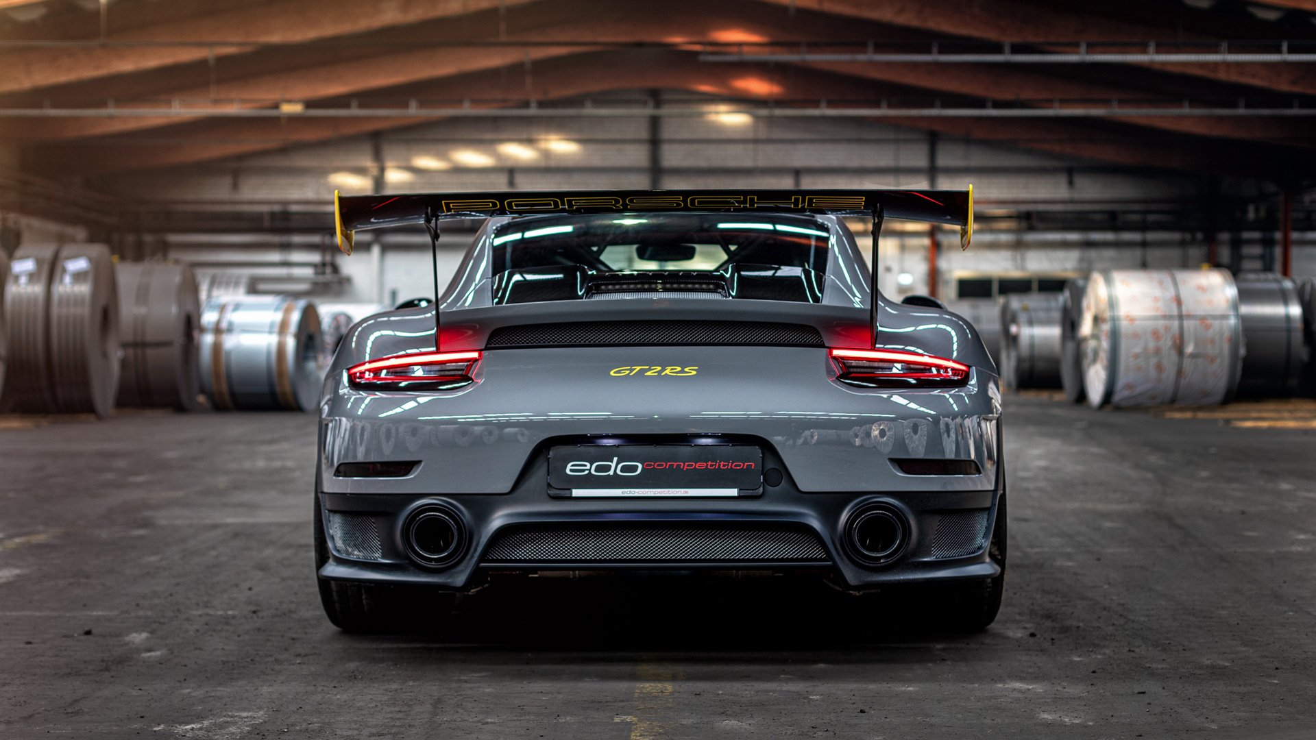 开云网站-“泥泞火花：雨后赛道的疯狂对决”，雨后泥泞的路